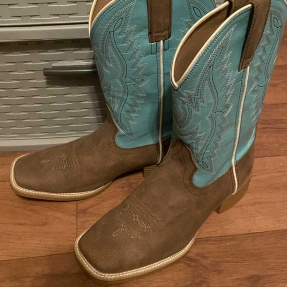 Ariat boots - Picture 2 of 4